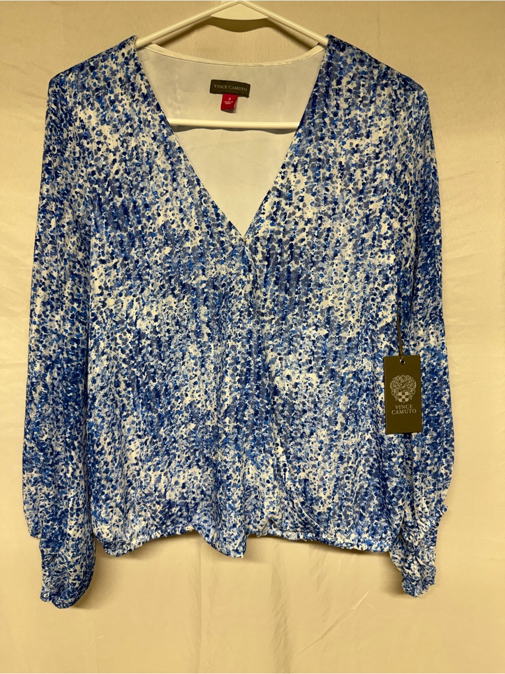 Vince Camuto Women’s Blouse Small Blue White Floral V Neck Long Sleeve NWT